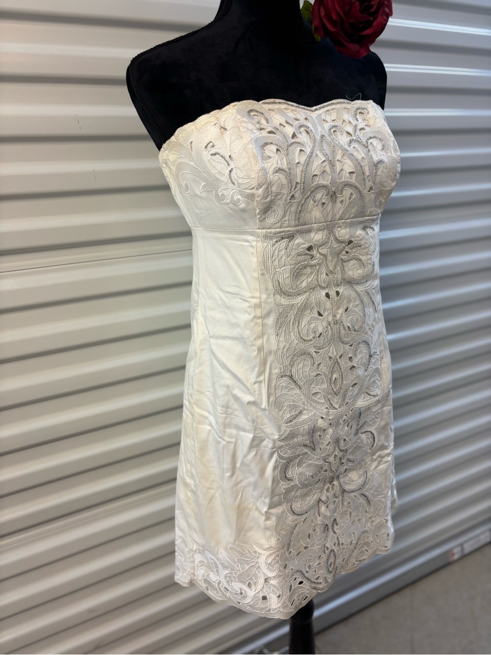 🌺Like new..WHITE HOUSE BLACK 8MARKET..beaded eyelet bone in dress🌺